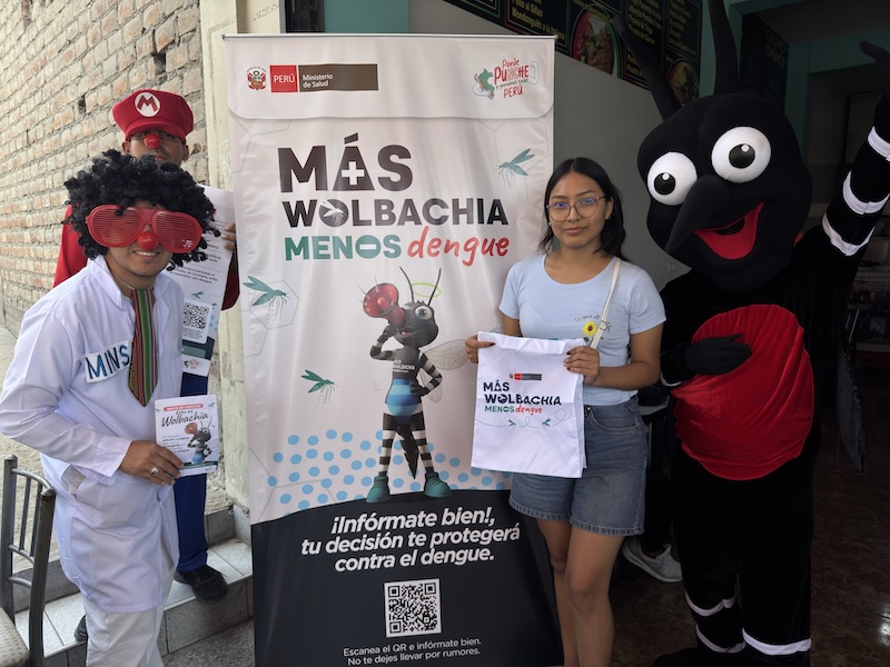 Estudantes voluntários do Peru