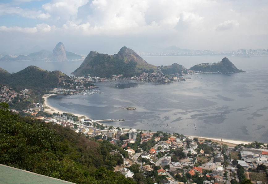 Baía de Guanabara no Rio de Janeiro, Brasil