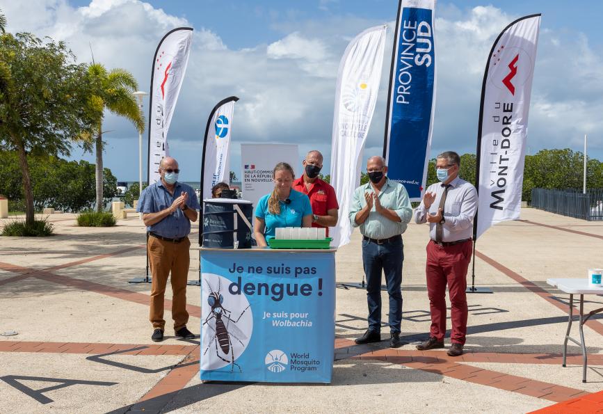 WMP equipe e outros funcionários no lançamento do escritório em Mt Dore, Nova Caledônia