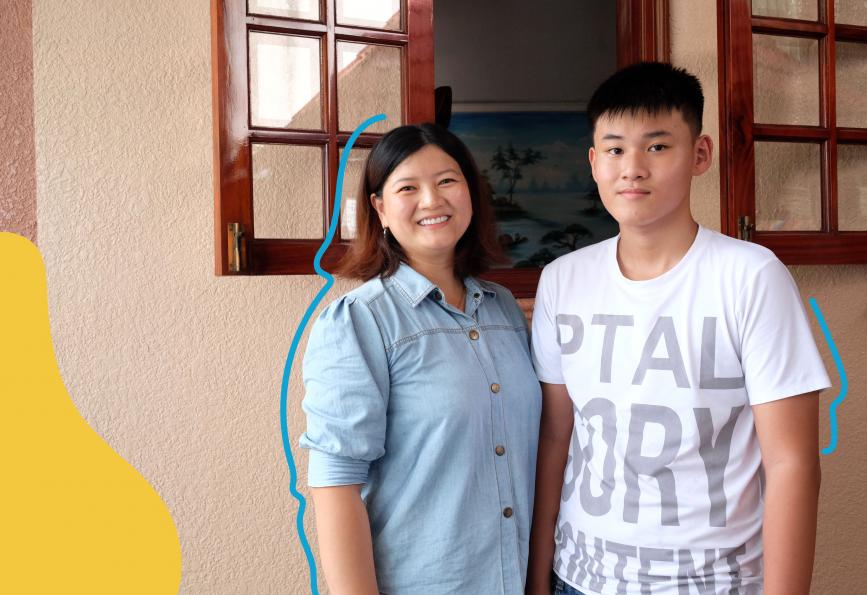 Foto: Ngan Thi Ngoc Le com seu filho de 13 anos Thinh Cuong Trinh