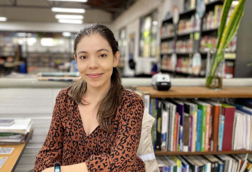  Sandra Valencia, gerente de serviços da Biblioteca de Santa Cruz