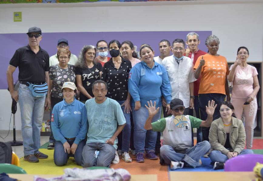 World Mosquito Program equipe com os membros do grupo Leitura Diferente