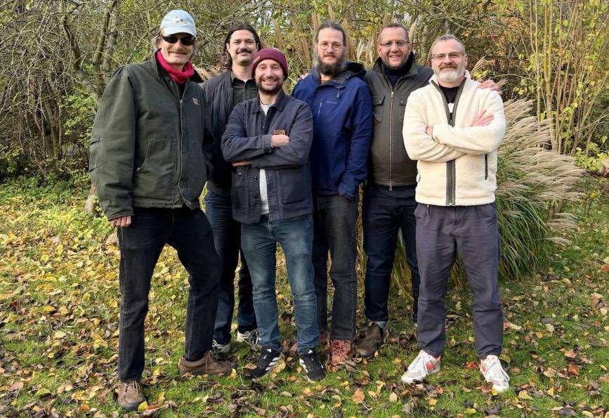 Foto de grupo do Efterklang e da Flow Creative com o World Mosquito Program