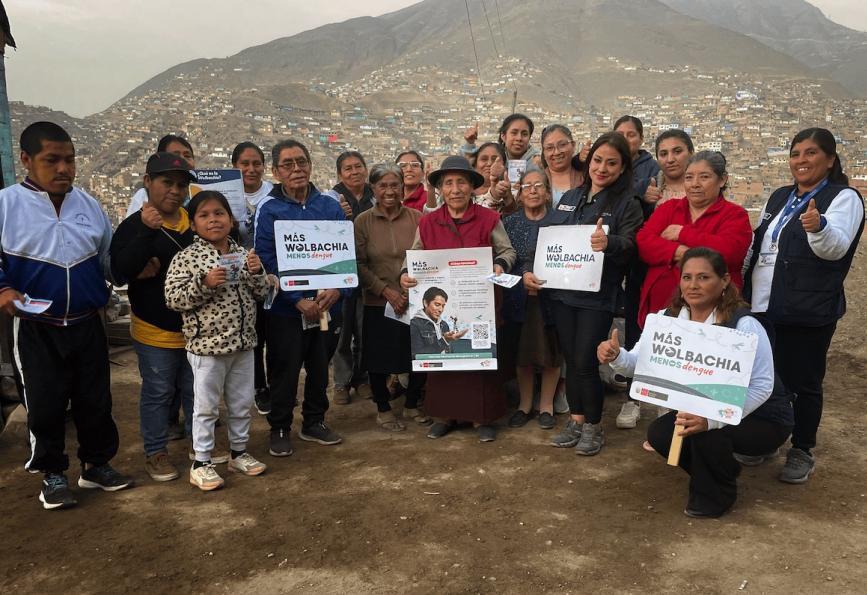 Foto de grupo dos voluntários em Comas, Peru. 