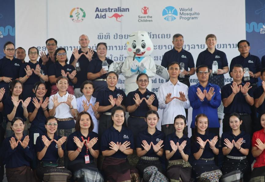 Uma foto coletiva tirada durante o lançamento do álbum “ World Mosquito Program  ” de 2026Wolbachia no Laos. 
